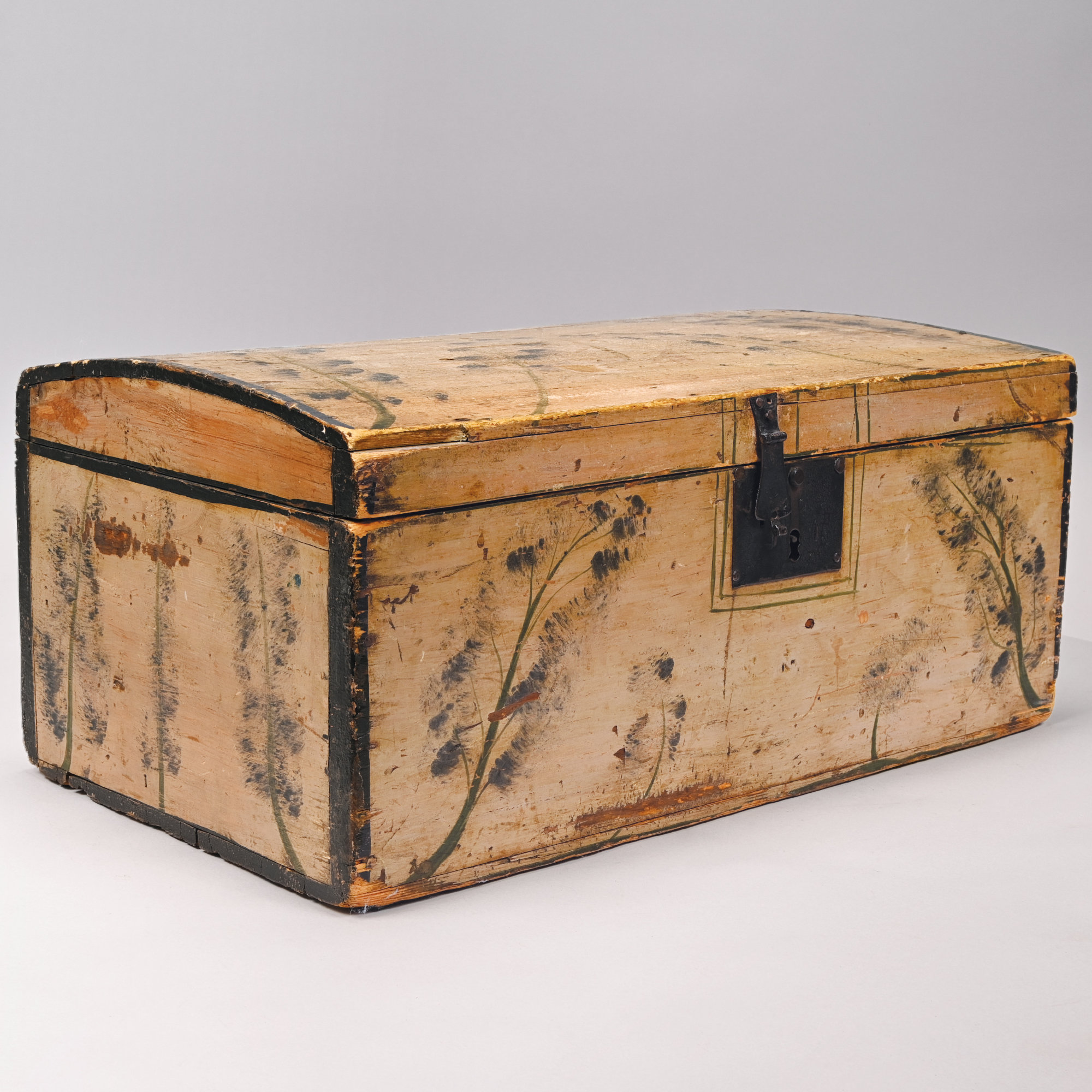 New England Smoke-Decorated and Painted Pine Trunk, Attributed to Rufus Porter (1792-1884), 19th Century